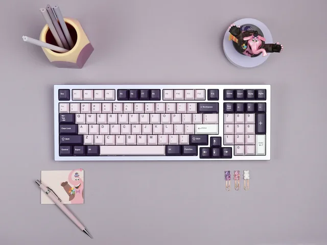 Brutal V2 1800 Keyboard thumbnail 2