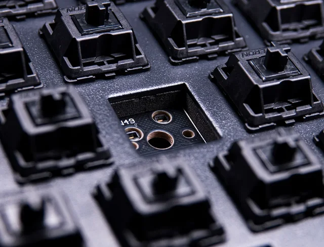 Keychron Q6 100% Mechanical Keyboard thumbnail 3