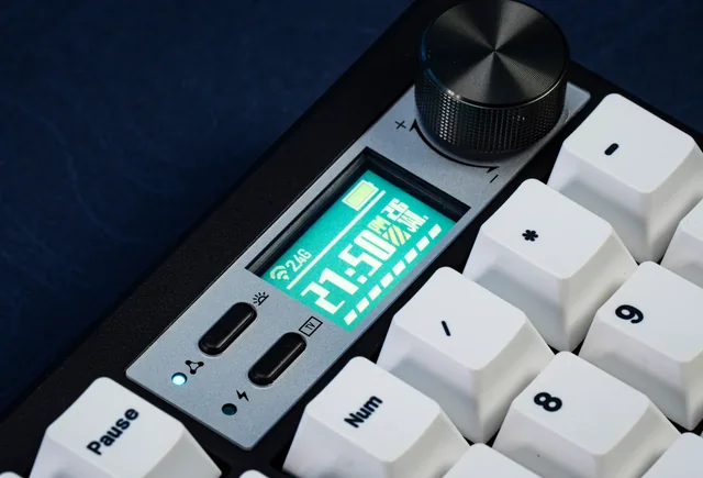 GMK104 100% Wireless Mechanical Keyboard thumbnail 4